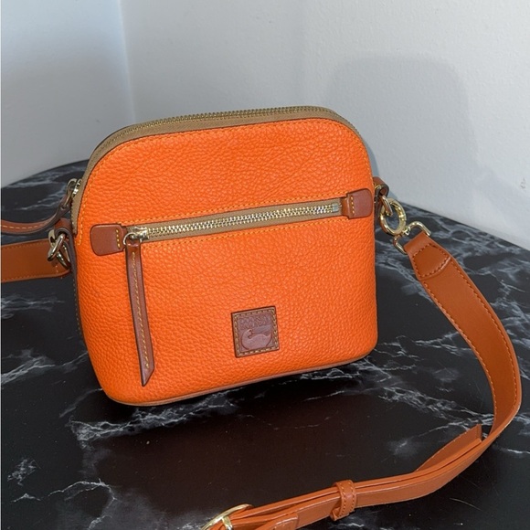 DOONEY & BOURKE Pebble Grain Leather Orange Mini Domed Crossbody Bag AUTHENTIC - Picture 4 of 10